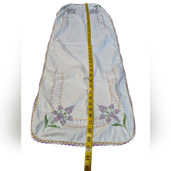 Vtg Hand Embroidered Flowers Crochet Edge Dresser Scarf Table Runner 15x40" - Picture 7 of 7
